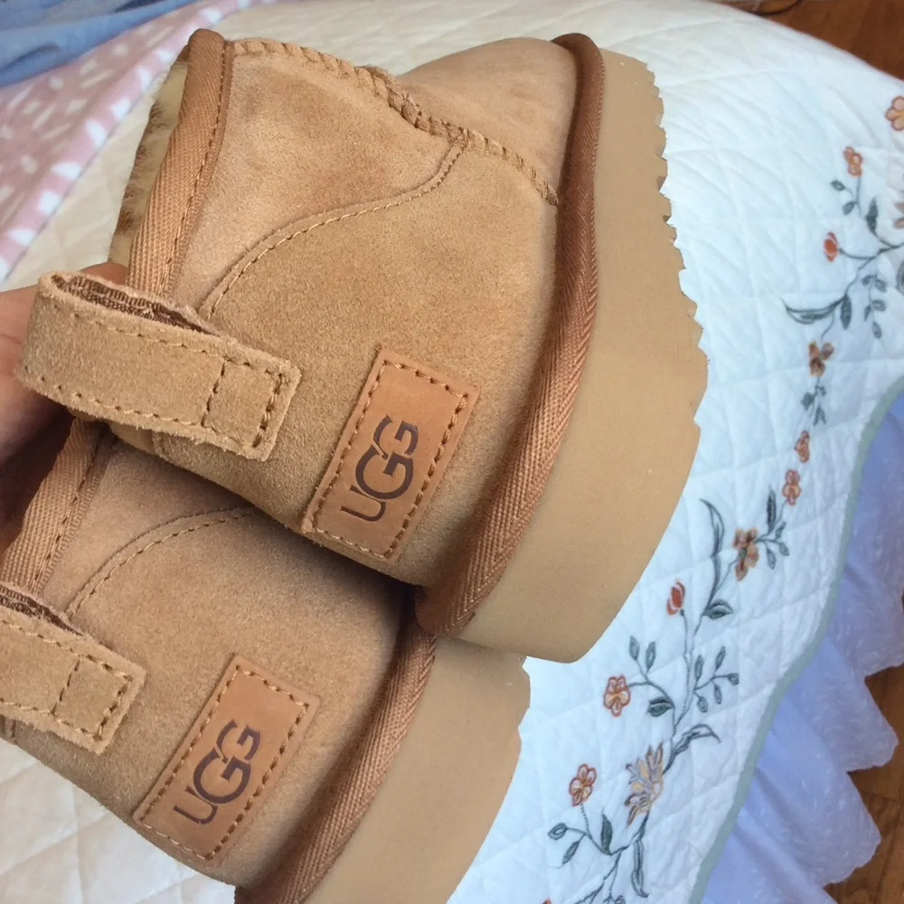 UGG CLASSIC ULTRA MINI boots